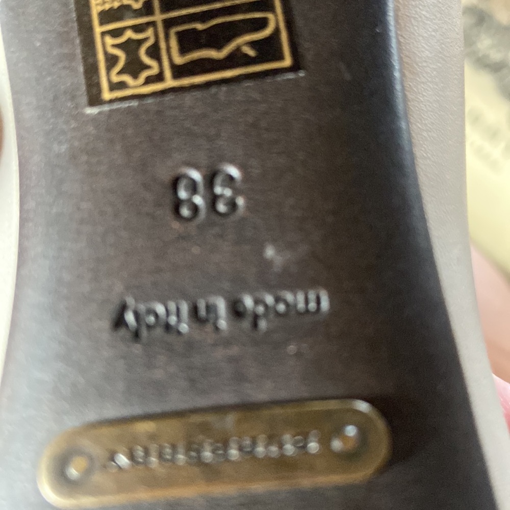 Burberry heels size 38. - Picture 6 of 6